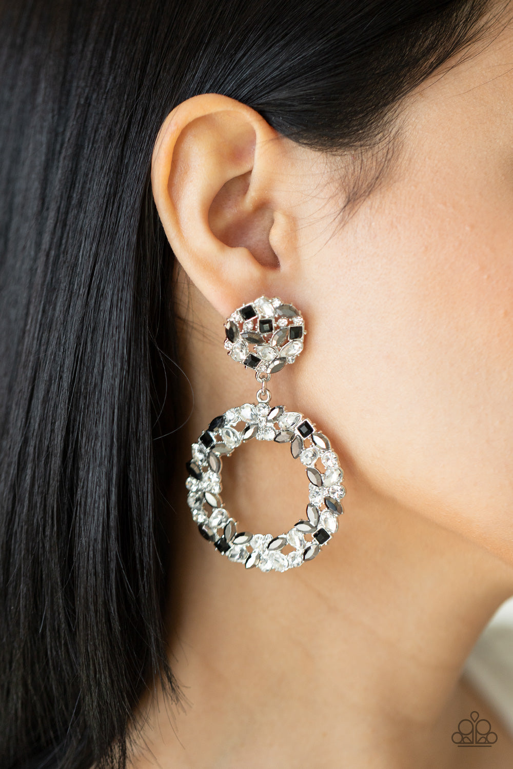 Party Ensemble - black - Paparazzi earrings