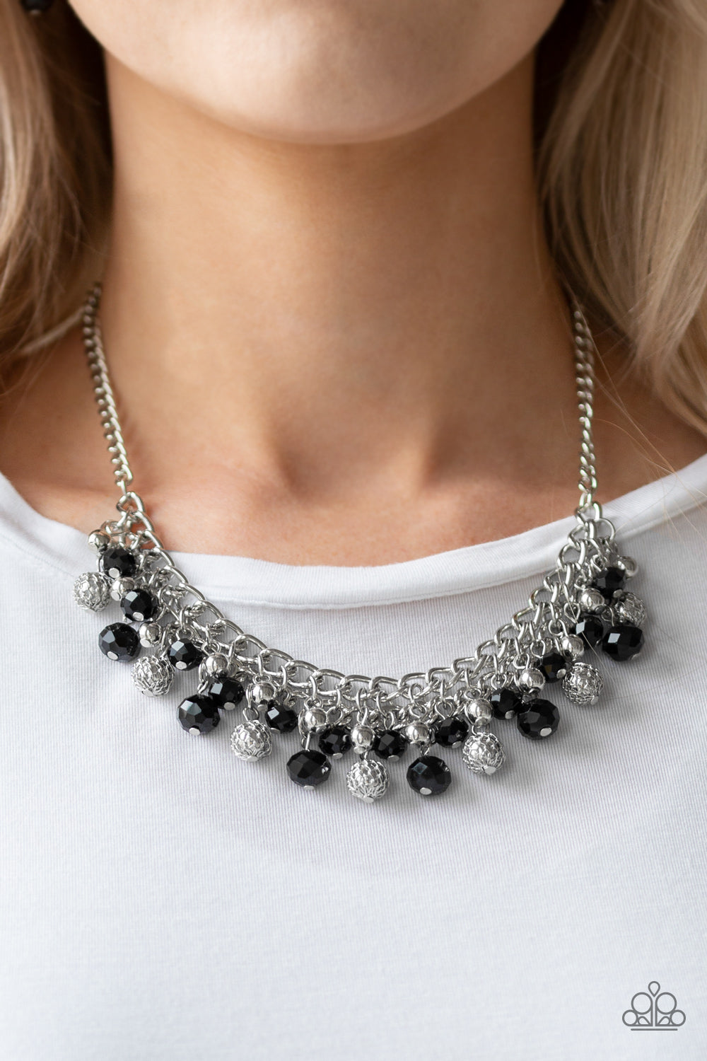 Party Spree - black - Paparazzi necklace