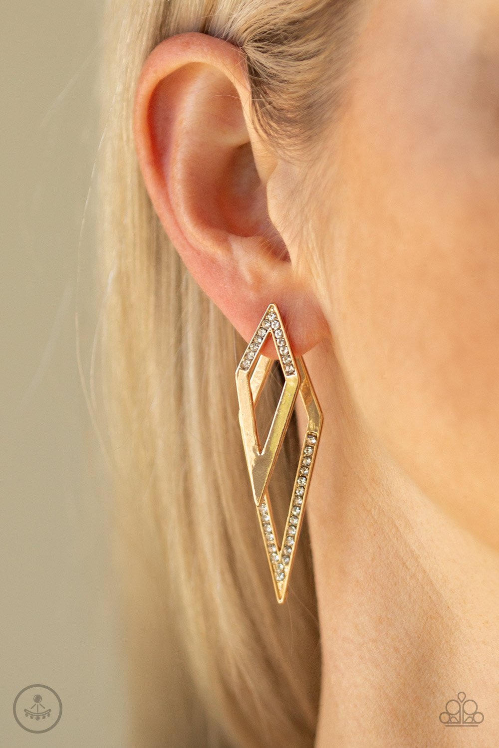 Point-BANK-gold-Paparazzi earrings