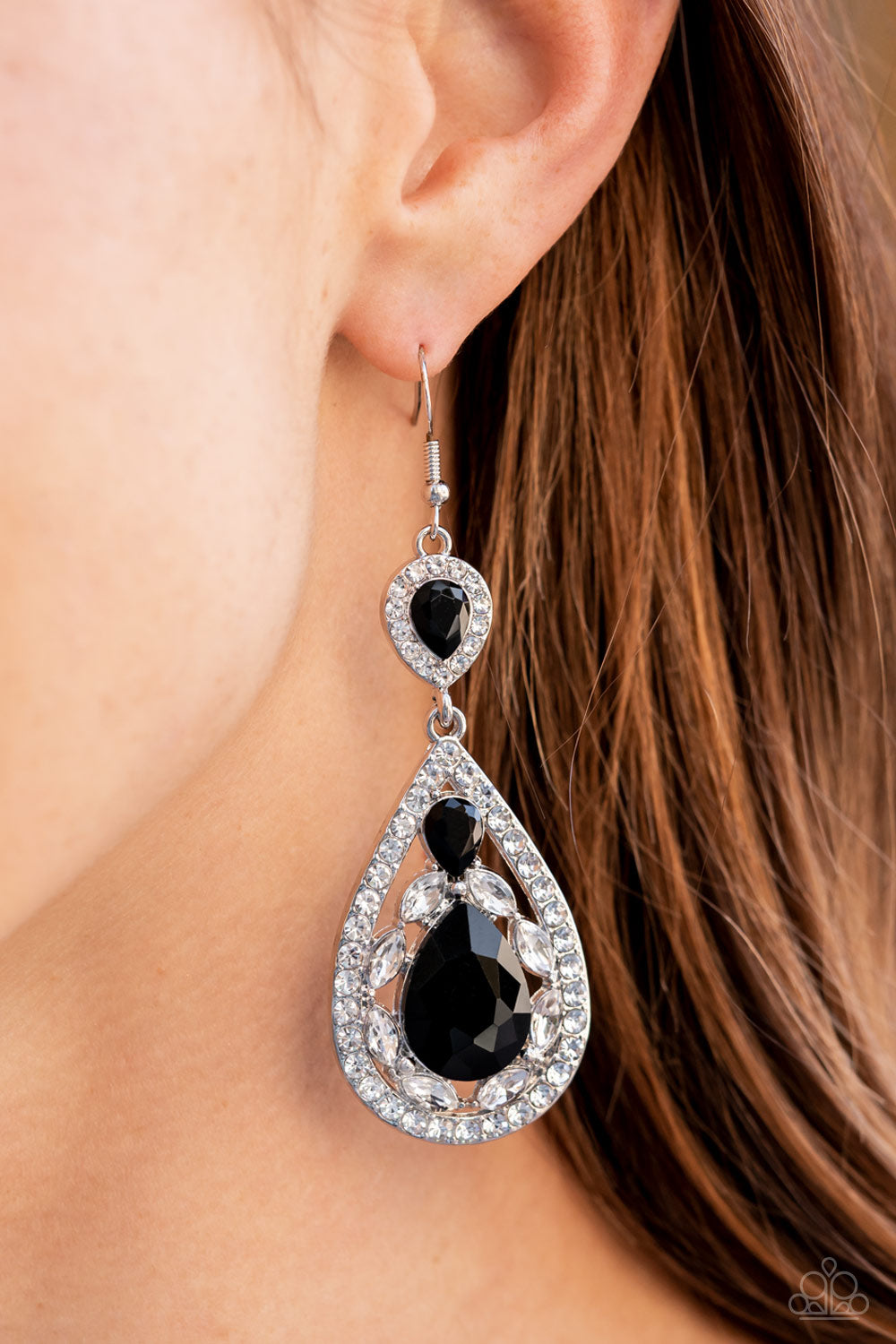 Posh Pageantry - black - Paparazzi earrings