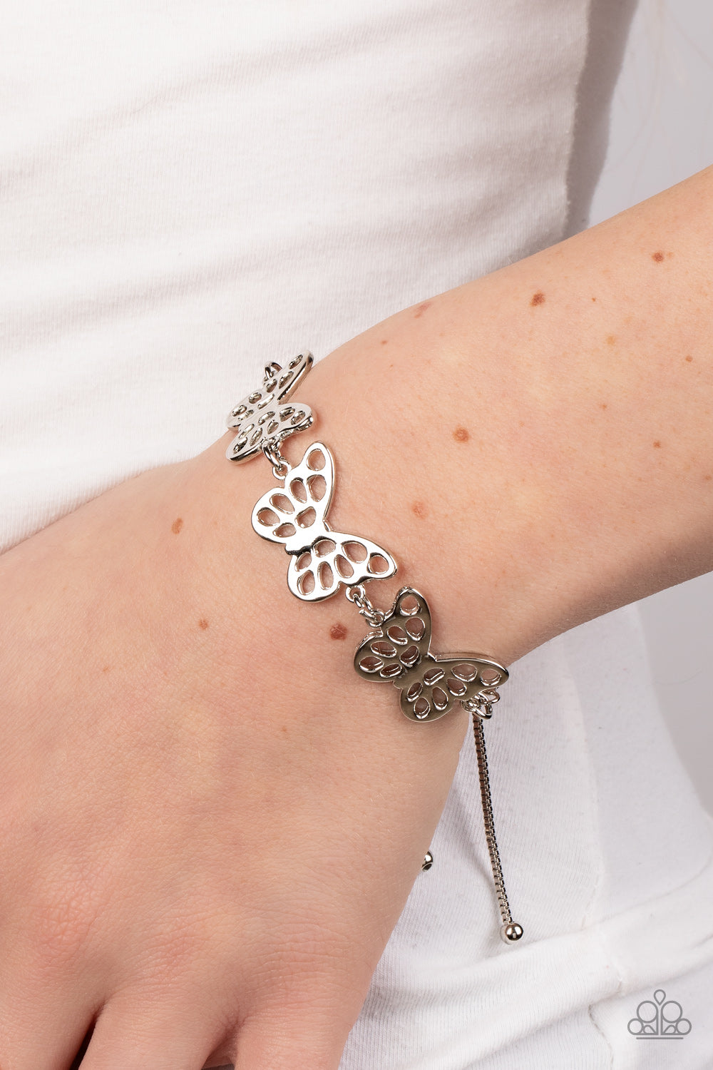 Put a WING on It - silver - Paparazzi bracelet