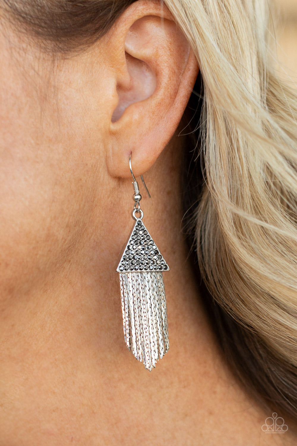 Pyramid SHEEN - silver - Paparazzi earrings