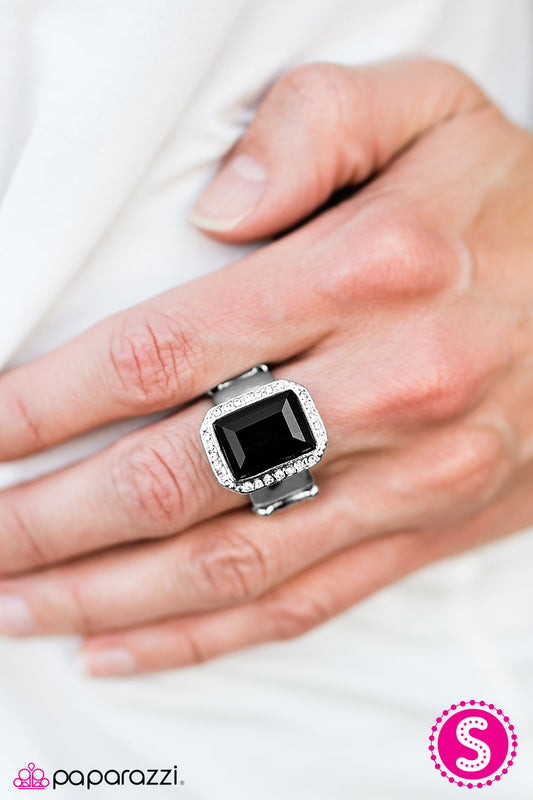 Queens Court - Black - Paparazzi ring