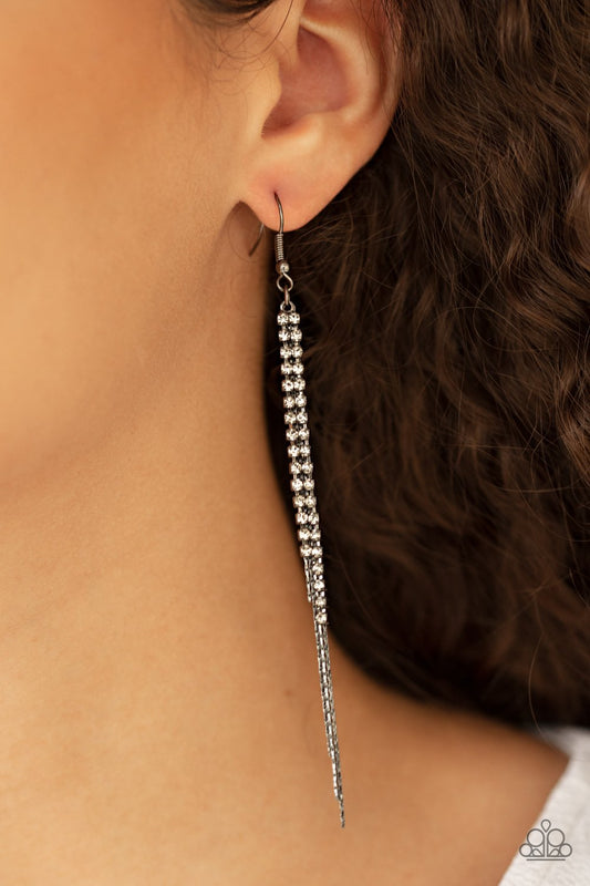 REIGN Check-black-Paparazzi earrings
