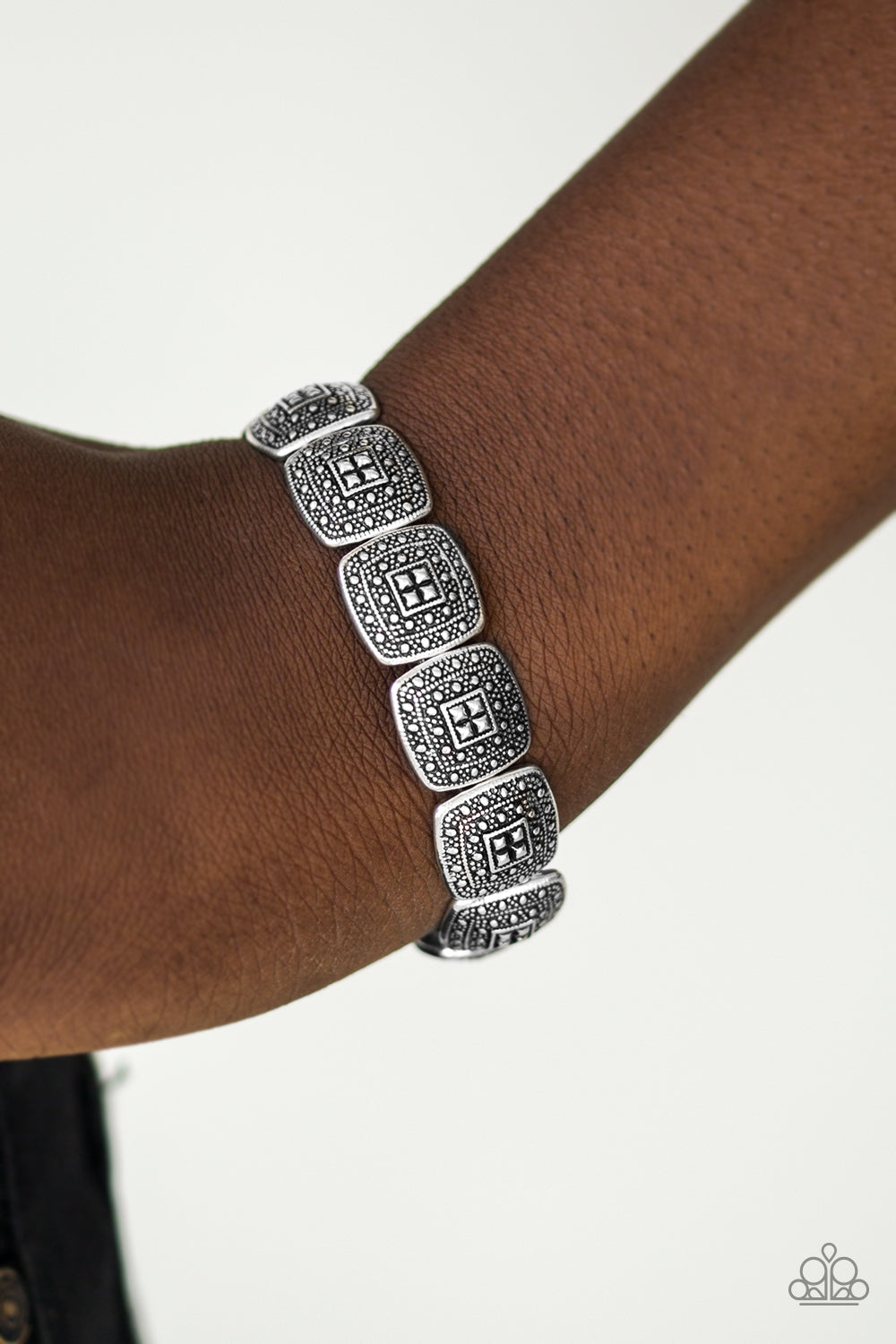 Radiantly Riviera - silver - Paparazzi bracelet
