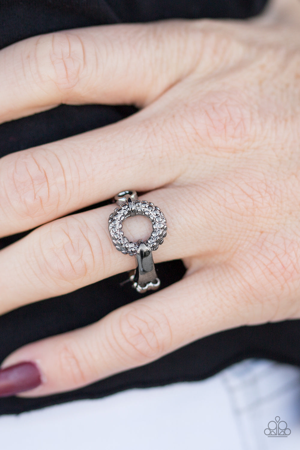 Rebel Chic - black - Paparazzi ring