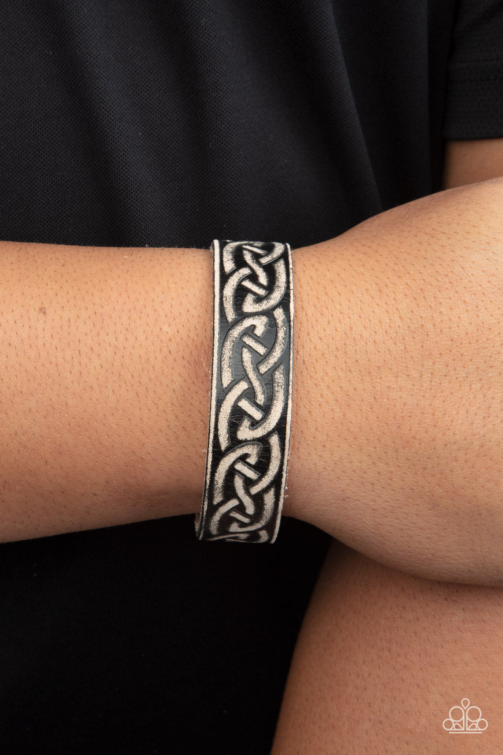 Rebel Runes - black - Paparazzi bracelet