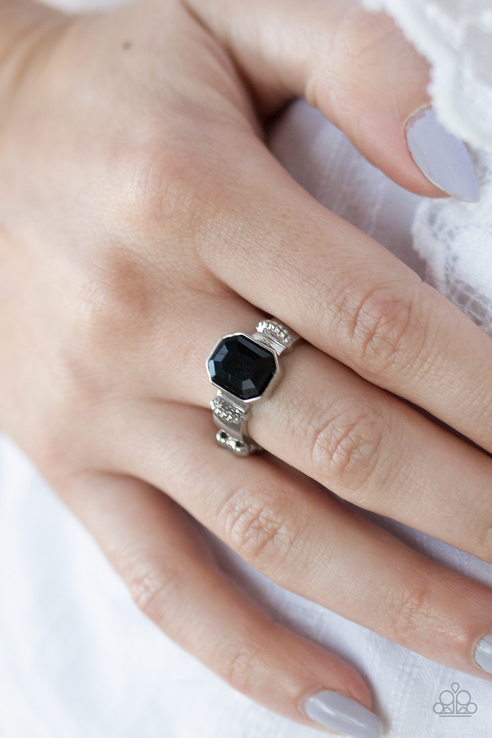 Regal Relic - black - Paparazzi ring