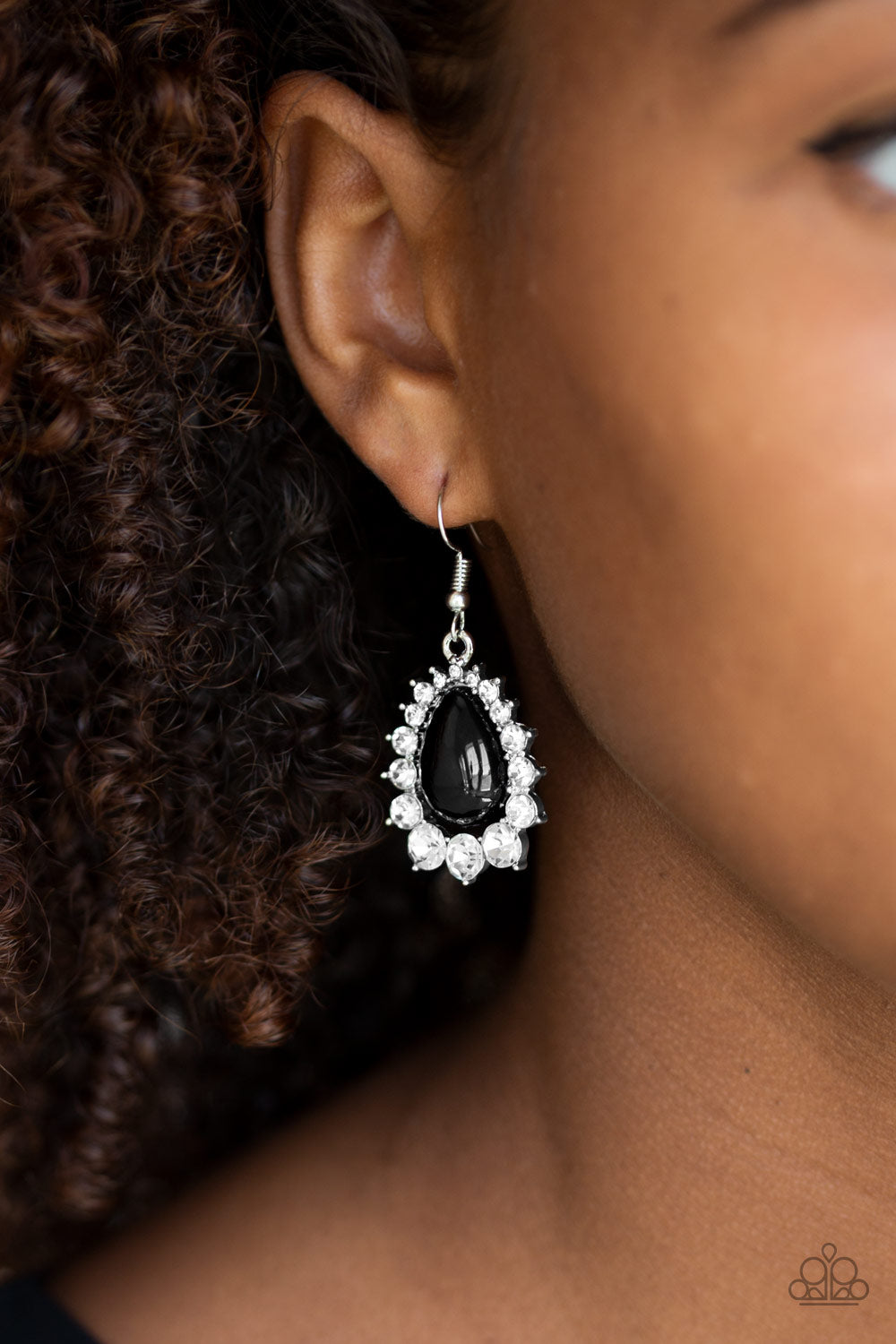 Regal Renewal - black - Paparazzi earrings