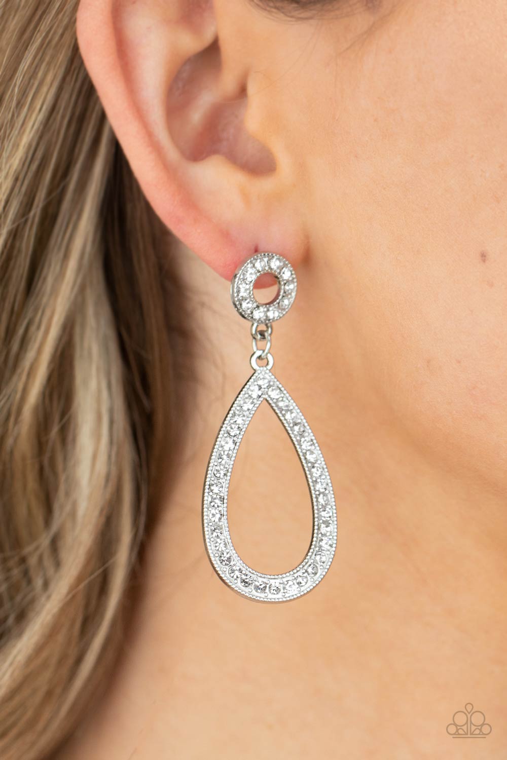 Regal renewal white 2024 earring paparazzi