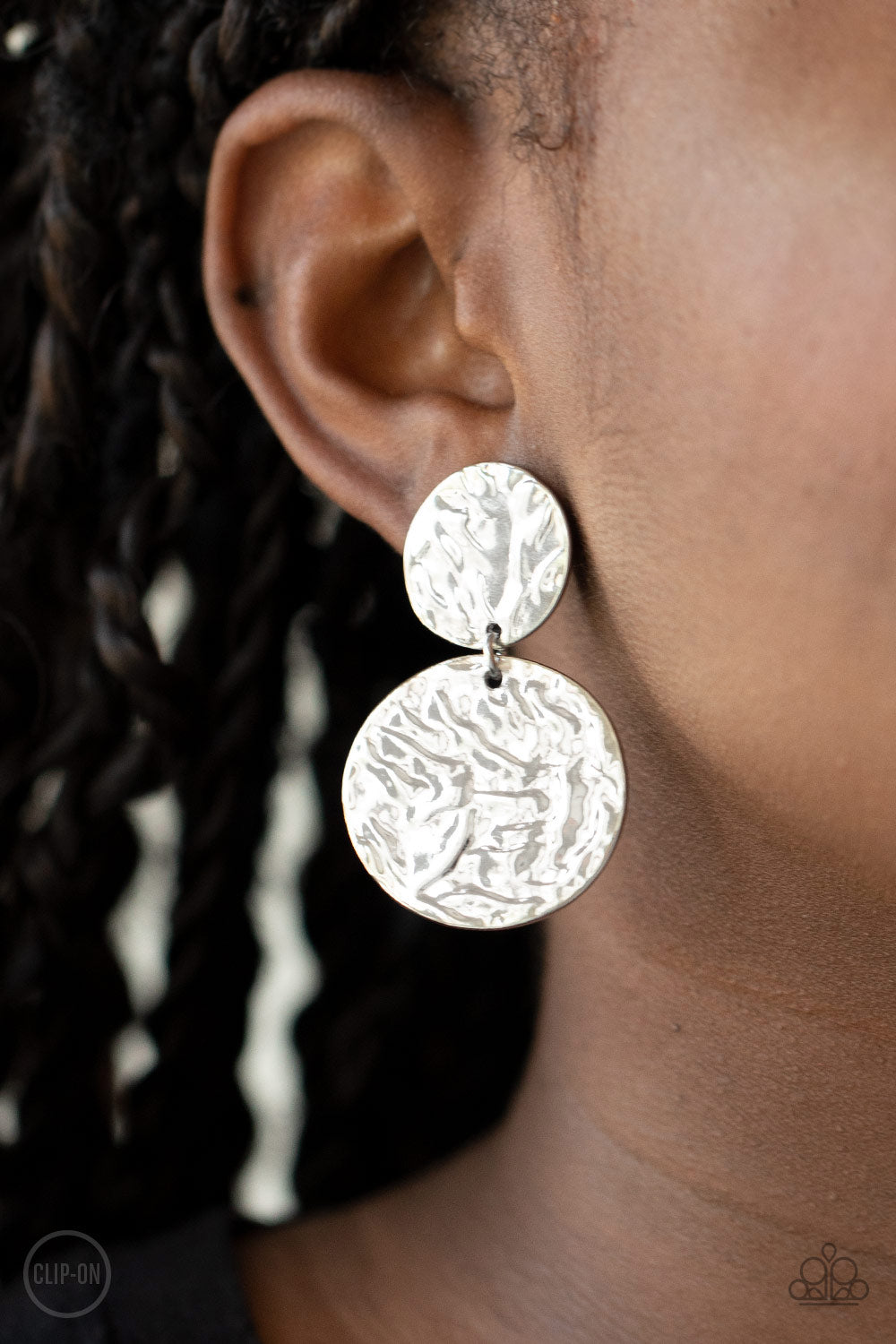 Relic Ripple - silver - Paparazzi CLIP ON earrings