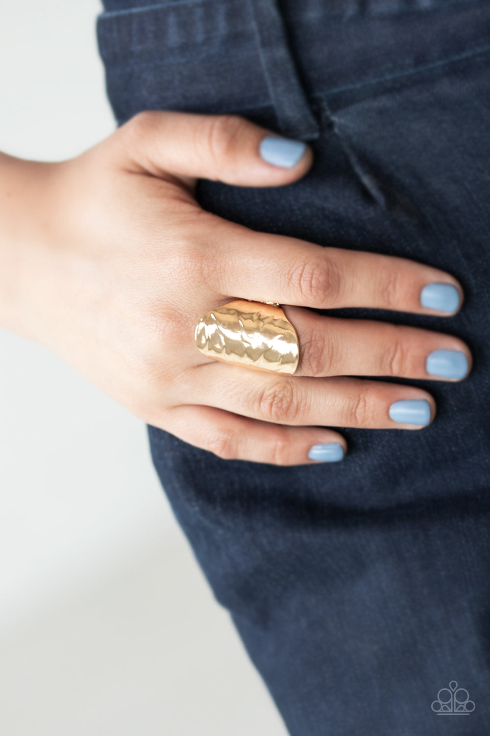 Retro Ripple - gold - Paparazzi ring