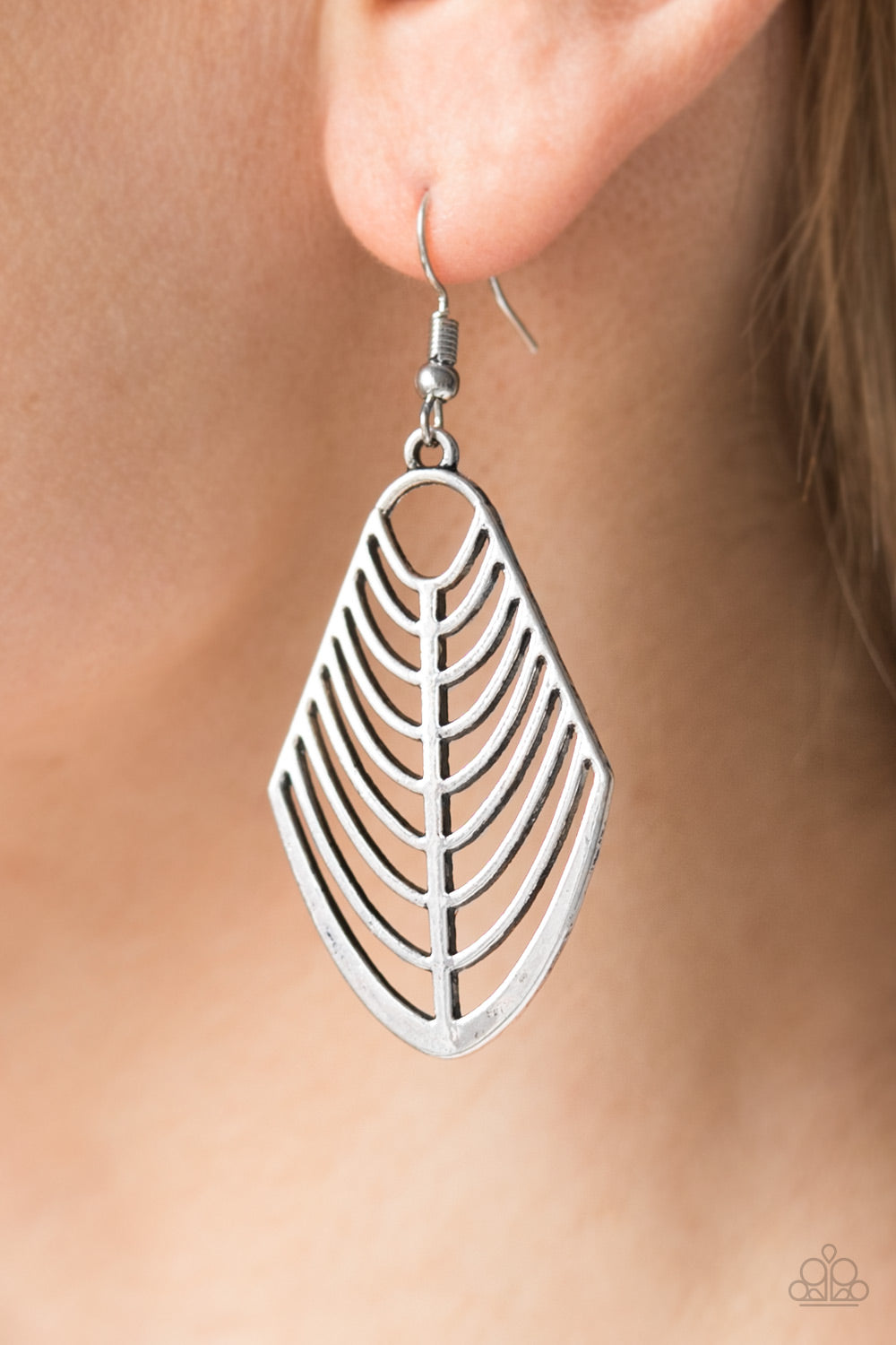 Right On Track - silver - Paparazzi earrings