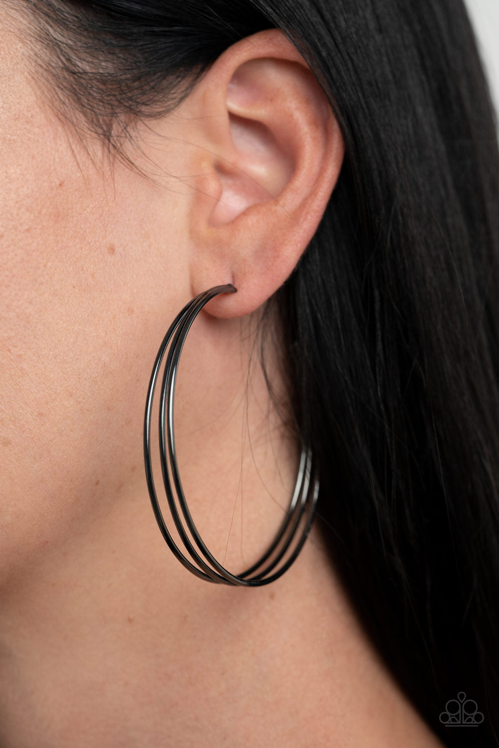 Rimmed Radiance - black - Paparazzi earrings
