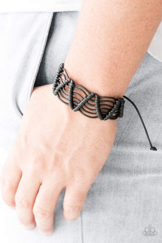 Rise to the Bait - black - Paparazzi bracelet