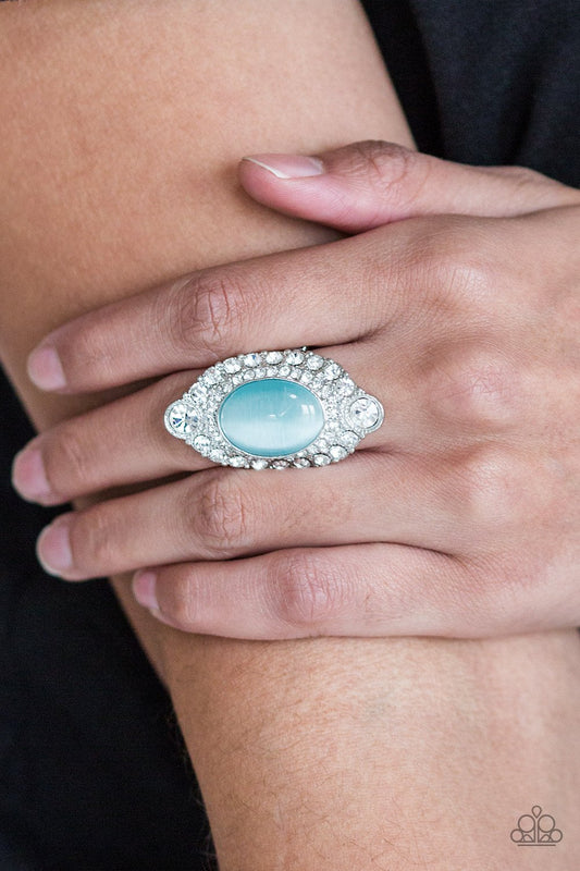 Riviera Royalty-blue-Paparazzi ring
