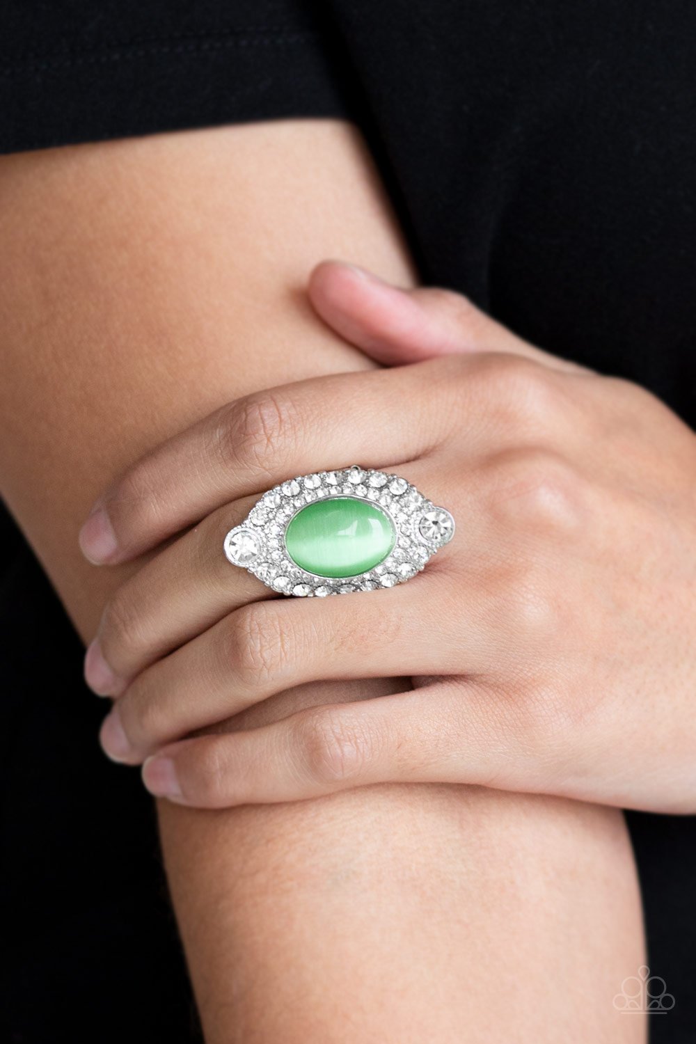 Riviera Royalty-green-Paparazzi ring