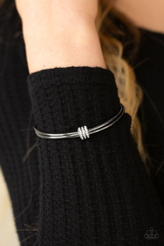 Roll Out The Rhinestones - black - Paparazzi bracelet