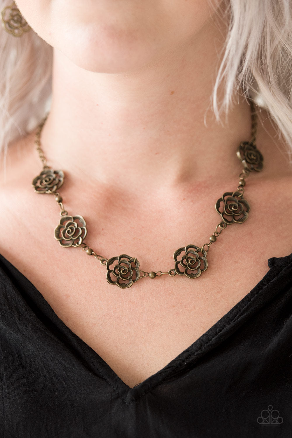 Rosebud Rapture - brass - Paparazzi necklace