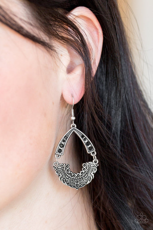 Royal Engagement - black - Paparazzi earrings