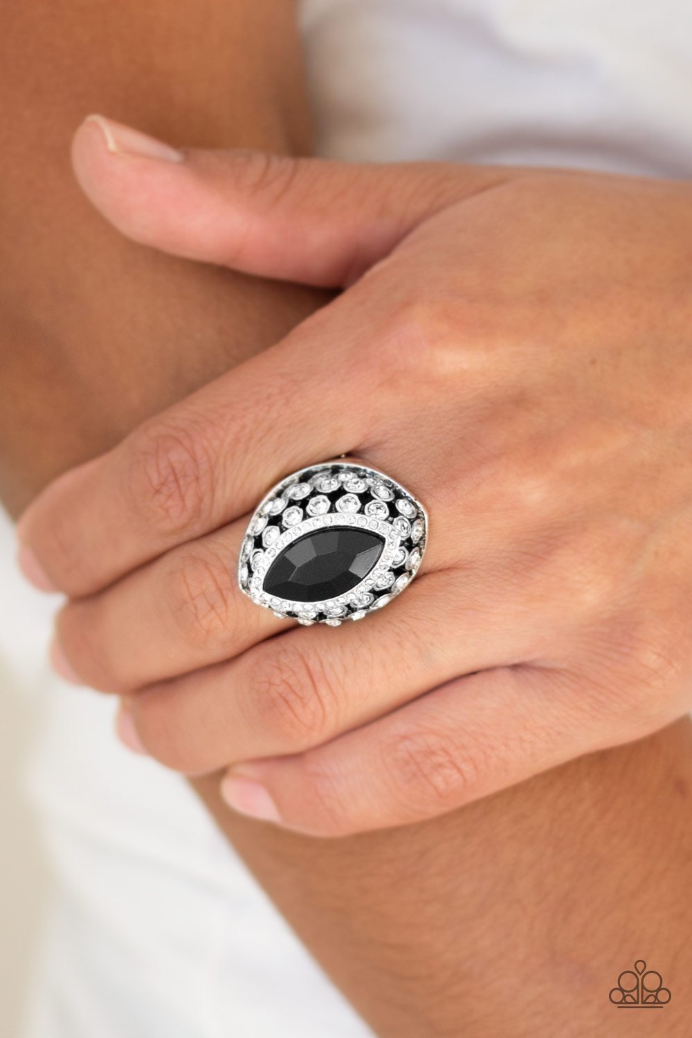 Royal Radiance-black-Paparazzi ring