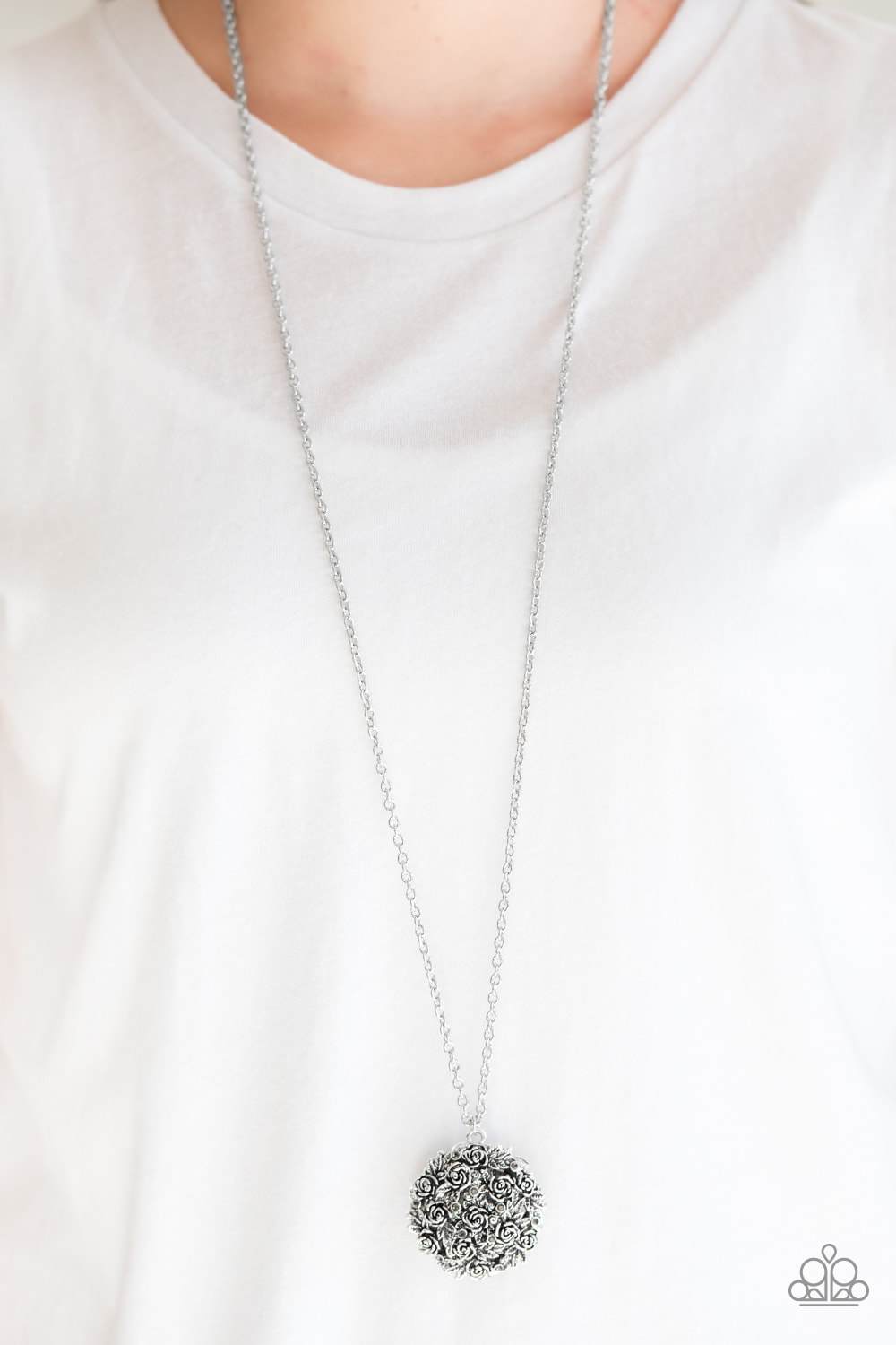 Royal in Roses - silver - Paparazzi necklace