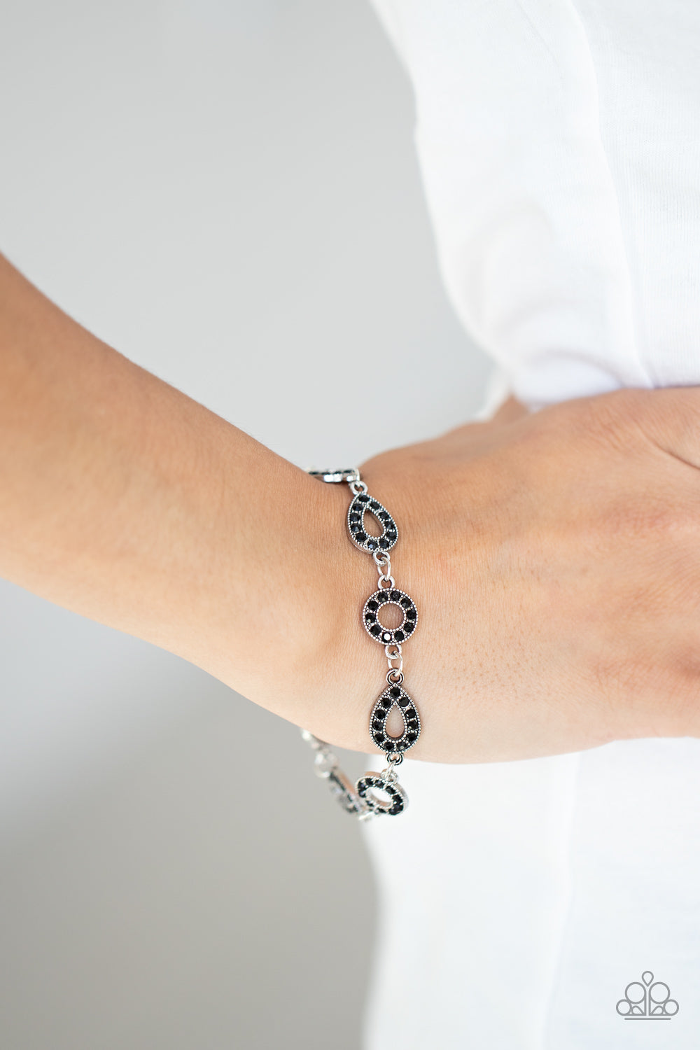 Royally Refined - black - Paparazzi bracelet