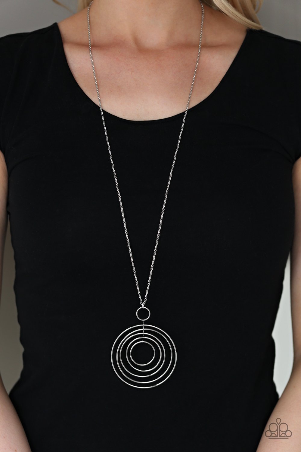 Running Circles In My Mind-silver-Paparazzi necklace