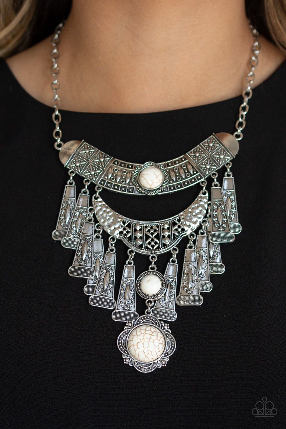 Sahara Royal - white - Paparazzi necklace