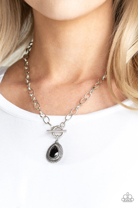 Sheen Queen-black-Paparazzi necklace