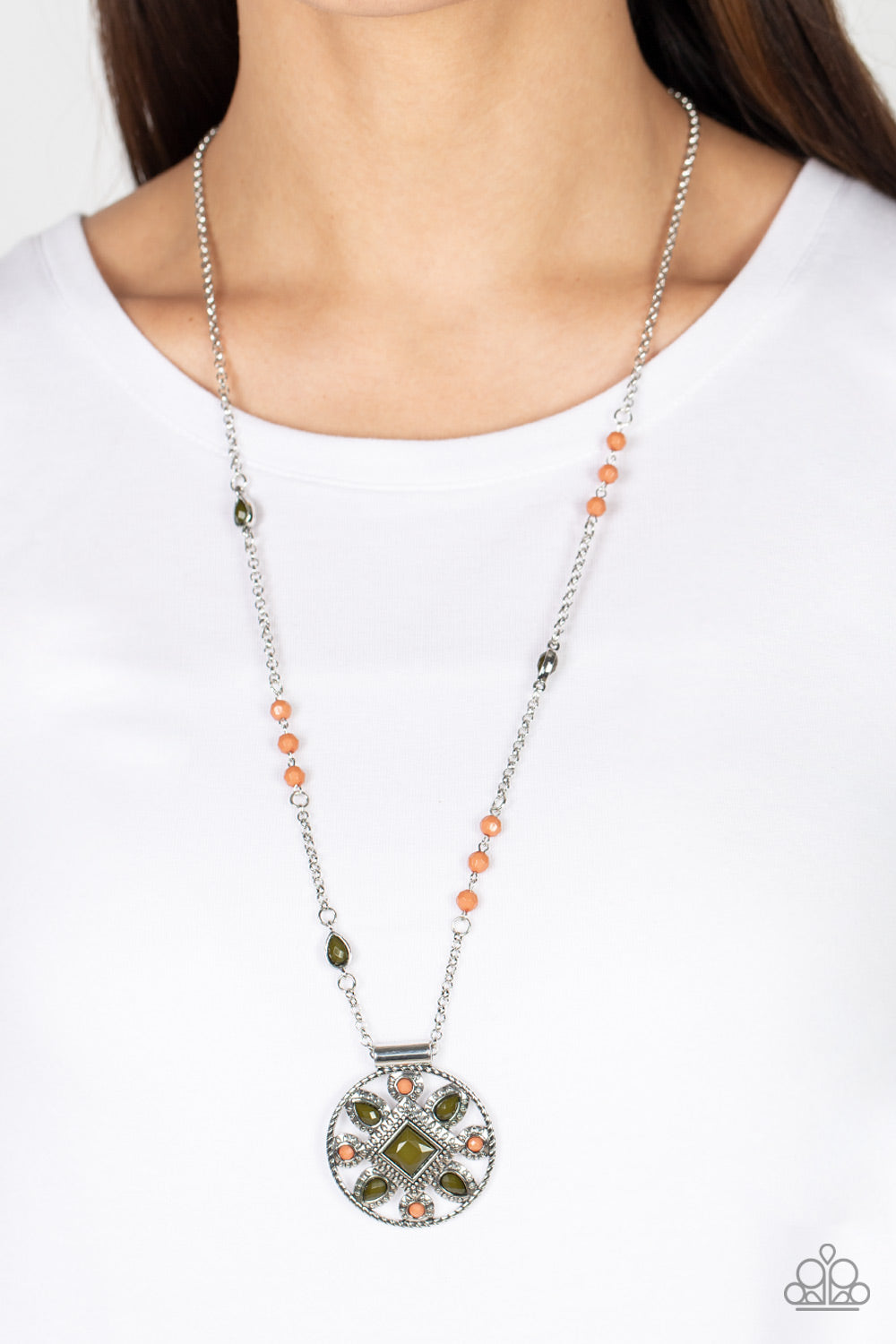 Sierra Showroom - green - Paparazzi necklace