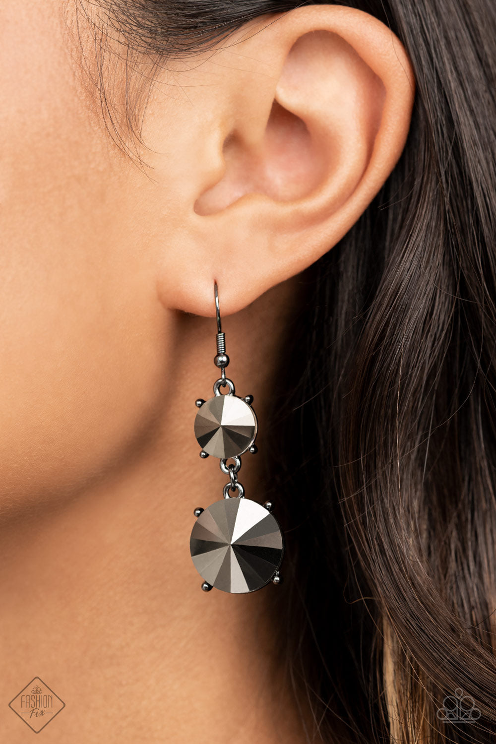 Sizzling Showcase - black - Paparazzi earrings