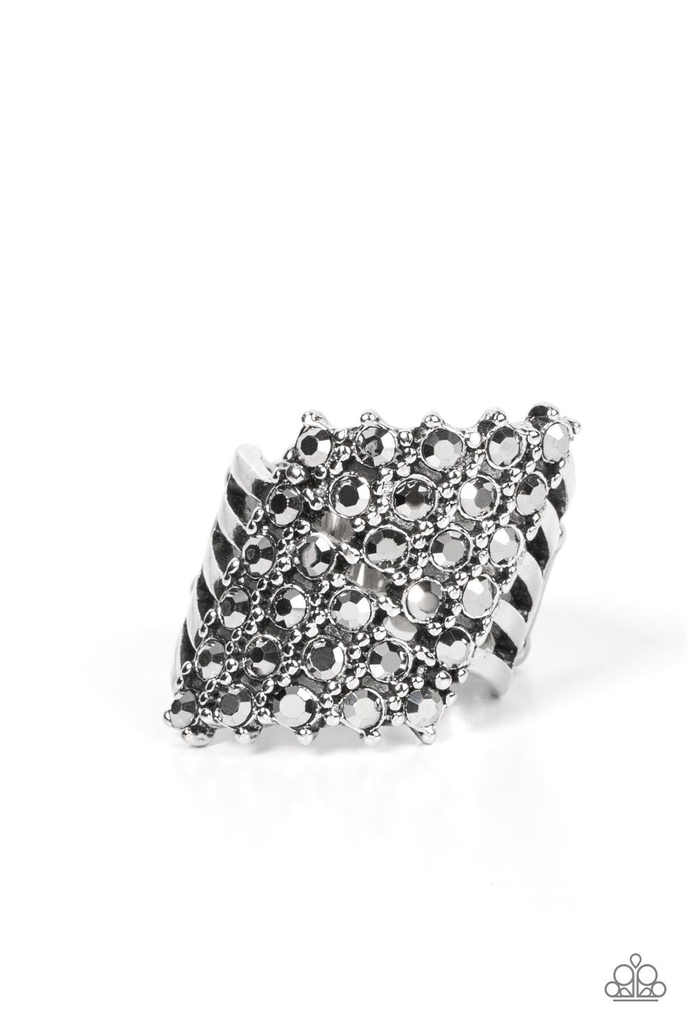 Slanted Smolder - silver - Paparazzi ring