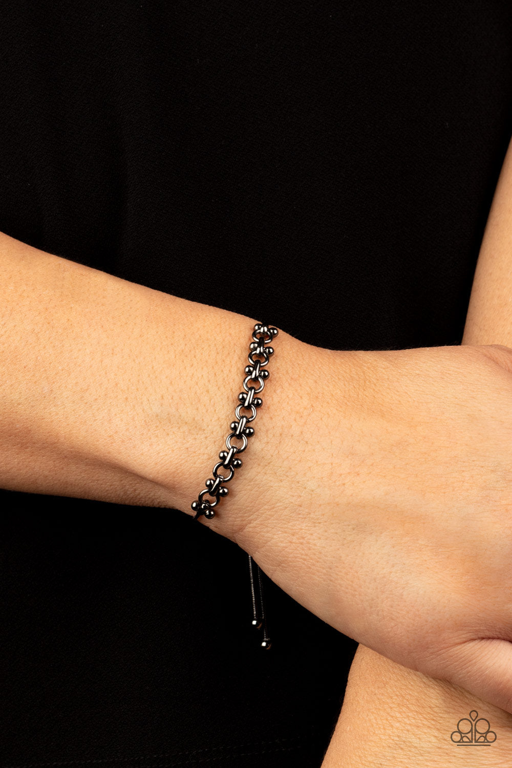 Slide On Over - black - Paparazzi bracelet