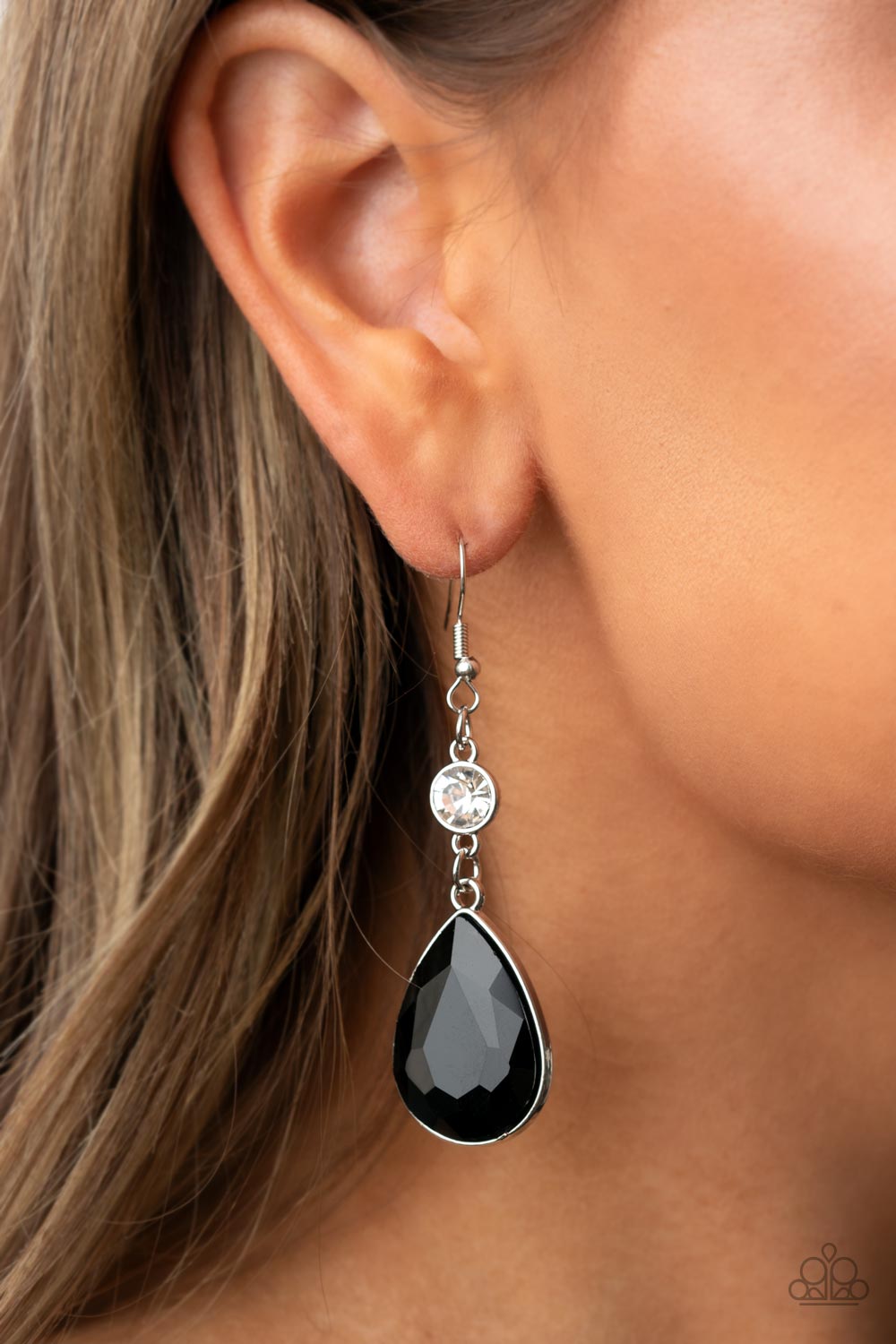 Smile for the Camera - black - Paparazzi earrings