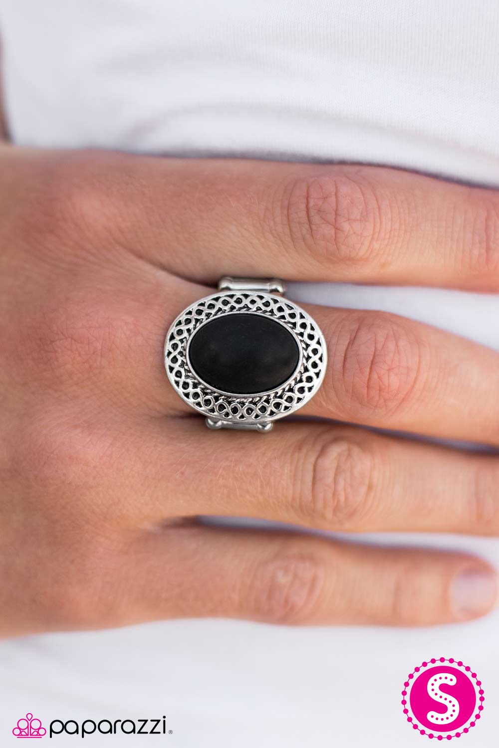 Smooth It Out - Black - Paparazzi ring