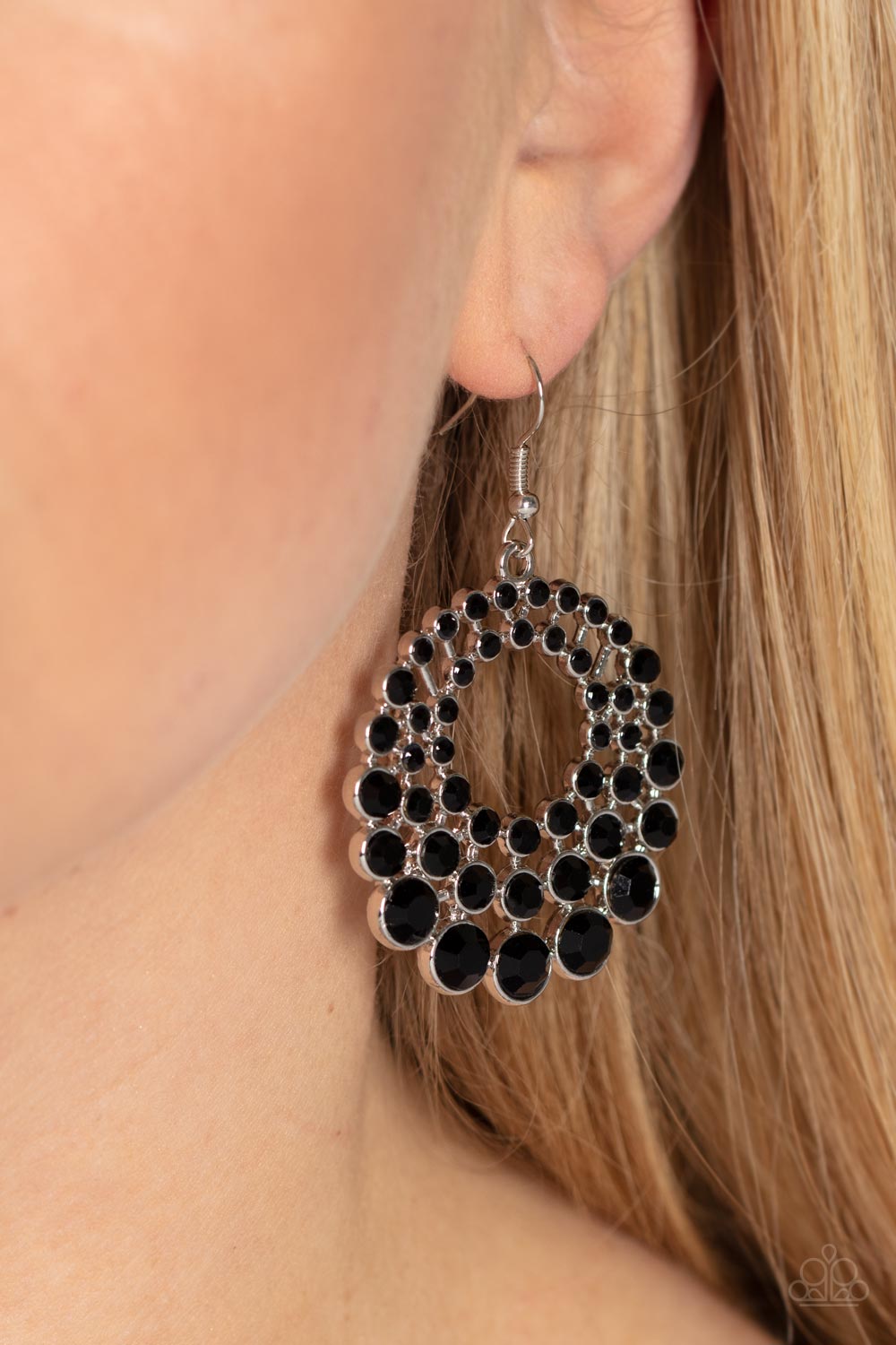 So Self-GLOW-rious - black - Paparazzi earrings
