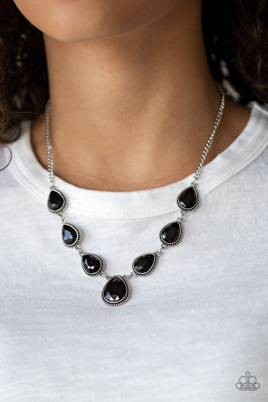 Socialite Social-black-Paparazzi necklace