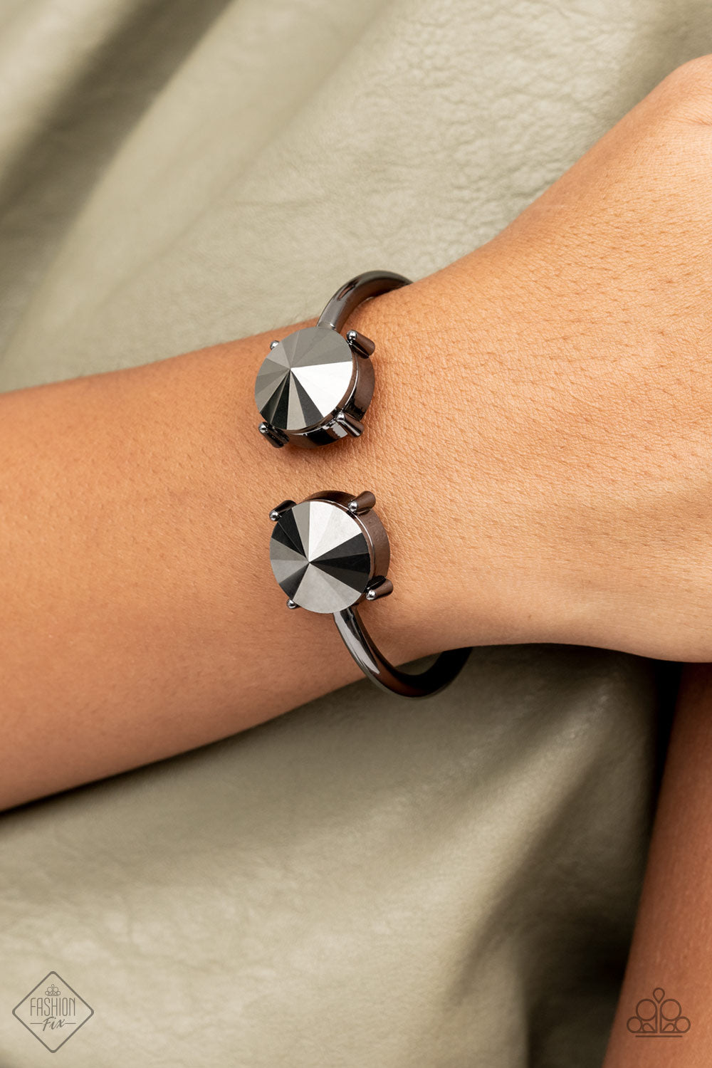 Spark and Sizzle - black - Paparazzi bracelet