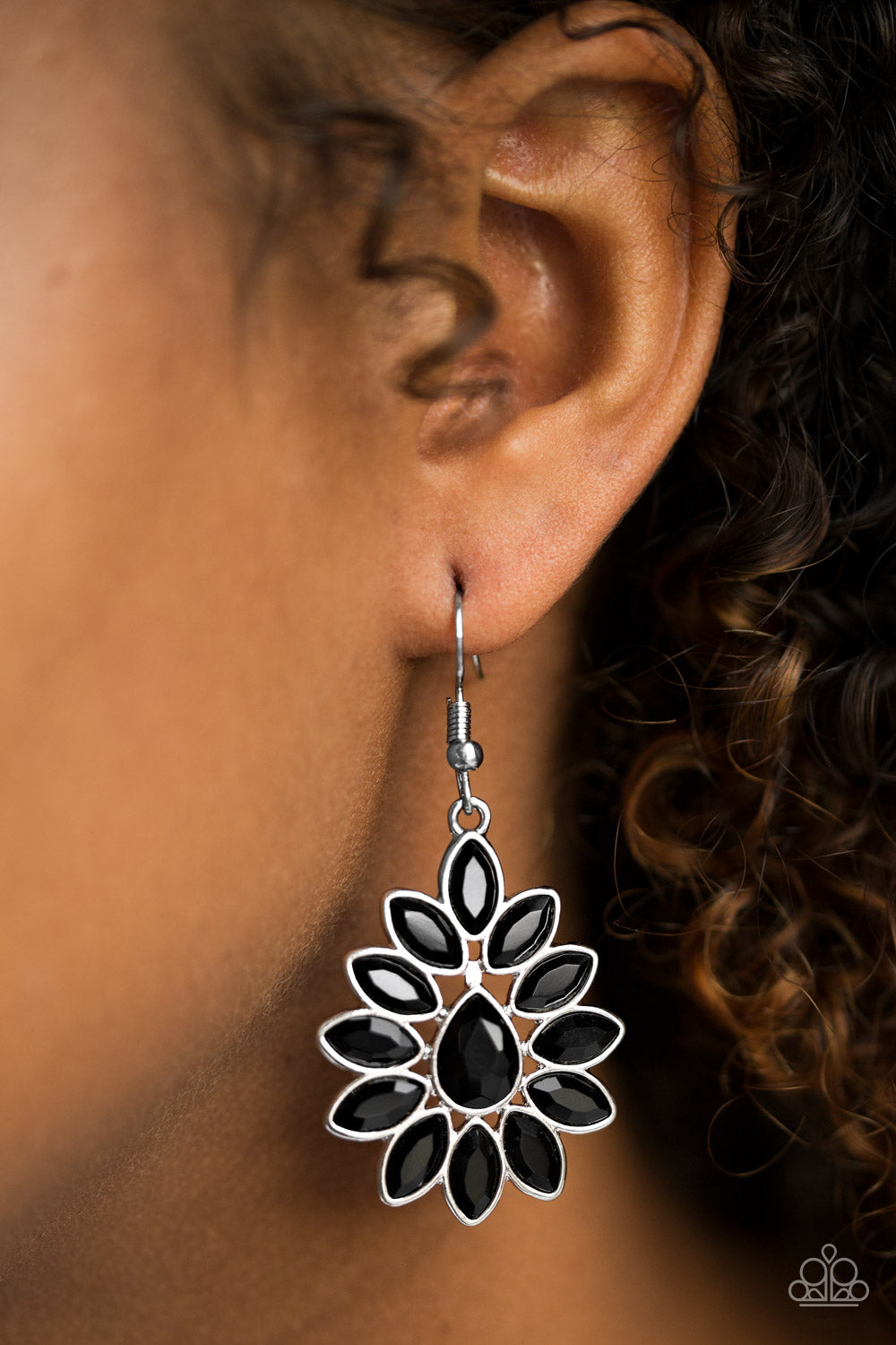 Sparkle on Command - black - Paparazzi earrings