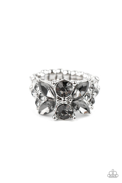 Sparkly State of Mind - silver - Paparazzi ring