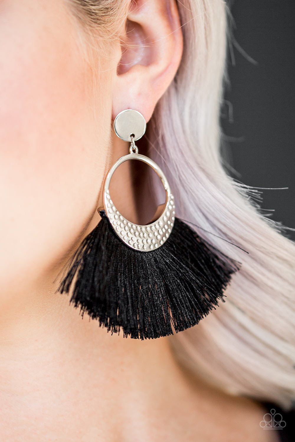 Spartan Spirit - black - Paparazzi earrings
