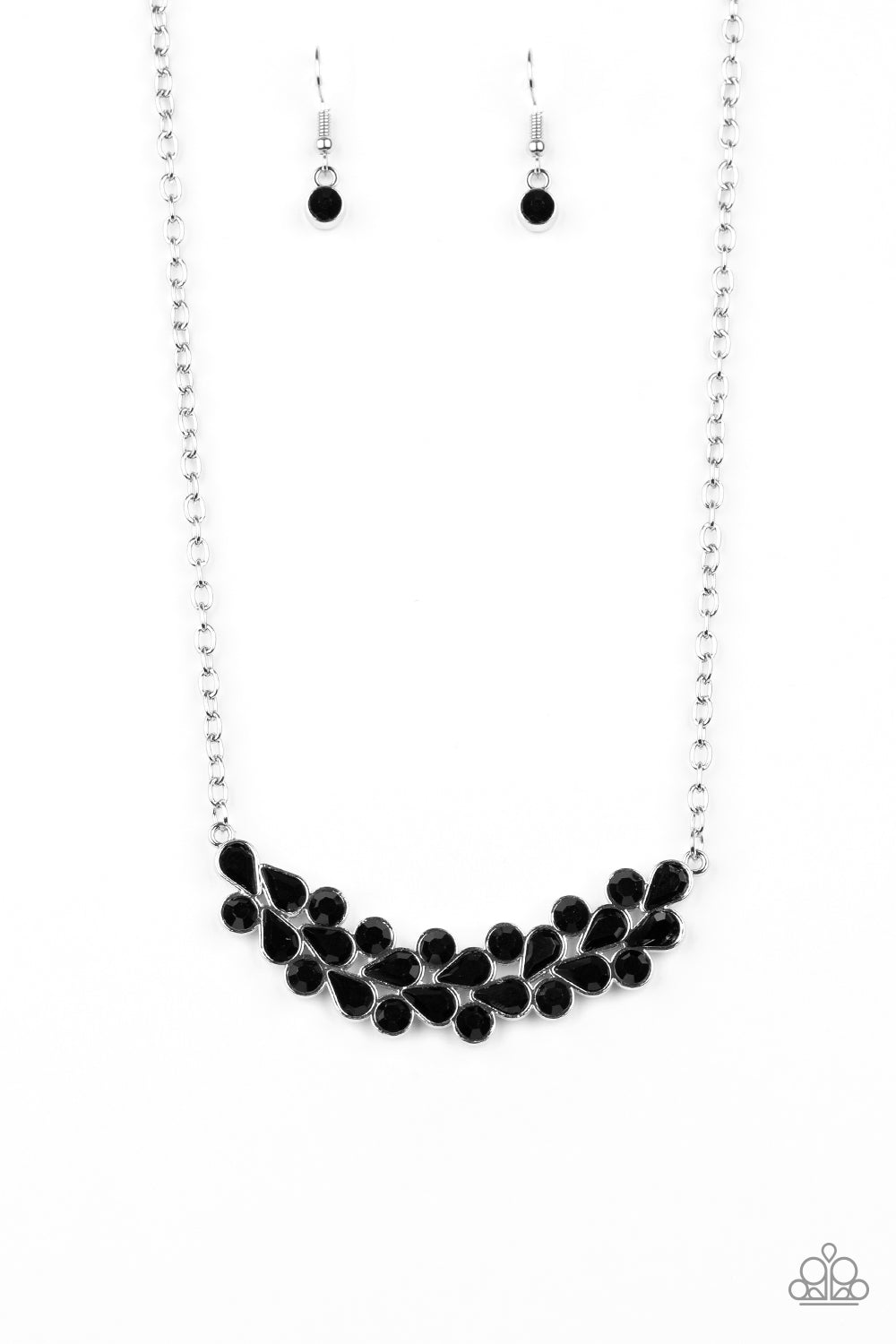 Special Treatment - black - Paparazzi necklace