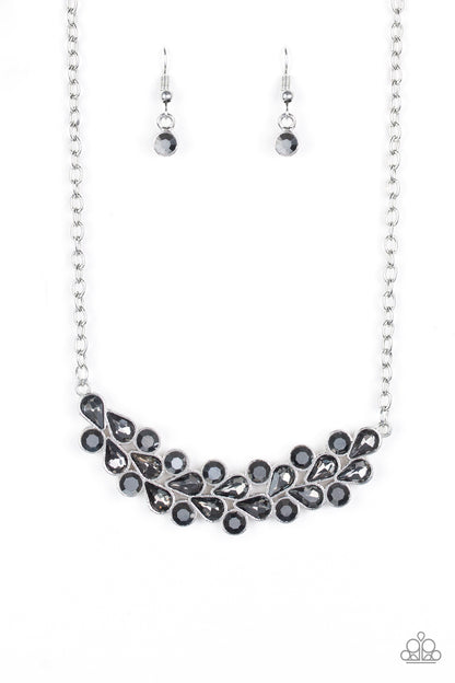 Special Treatment - silver - Paparazzi necklace