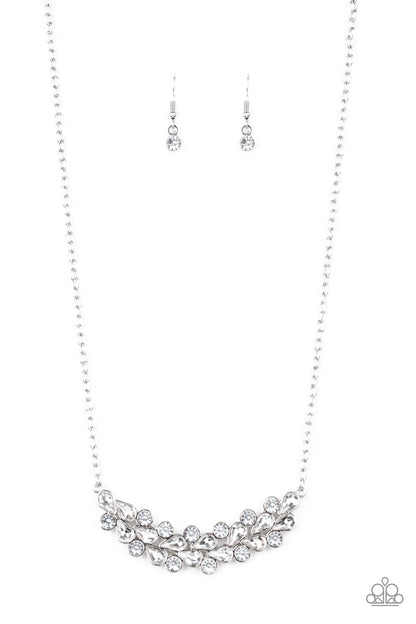 Special Treatment - white - Paparazzi necklace