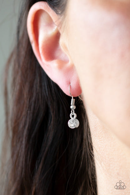 Special Treatment - white - Paparazzi necklace