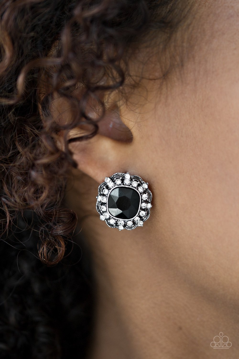 Starry Starlet - black - Paparazzi earrings