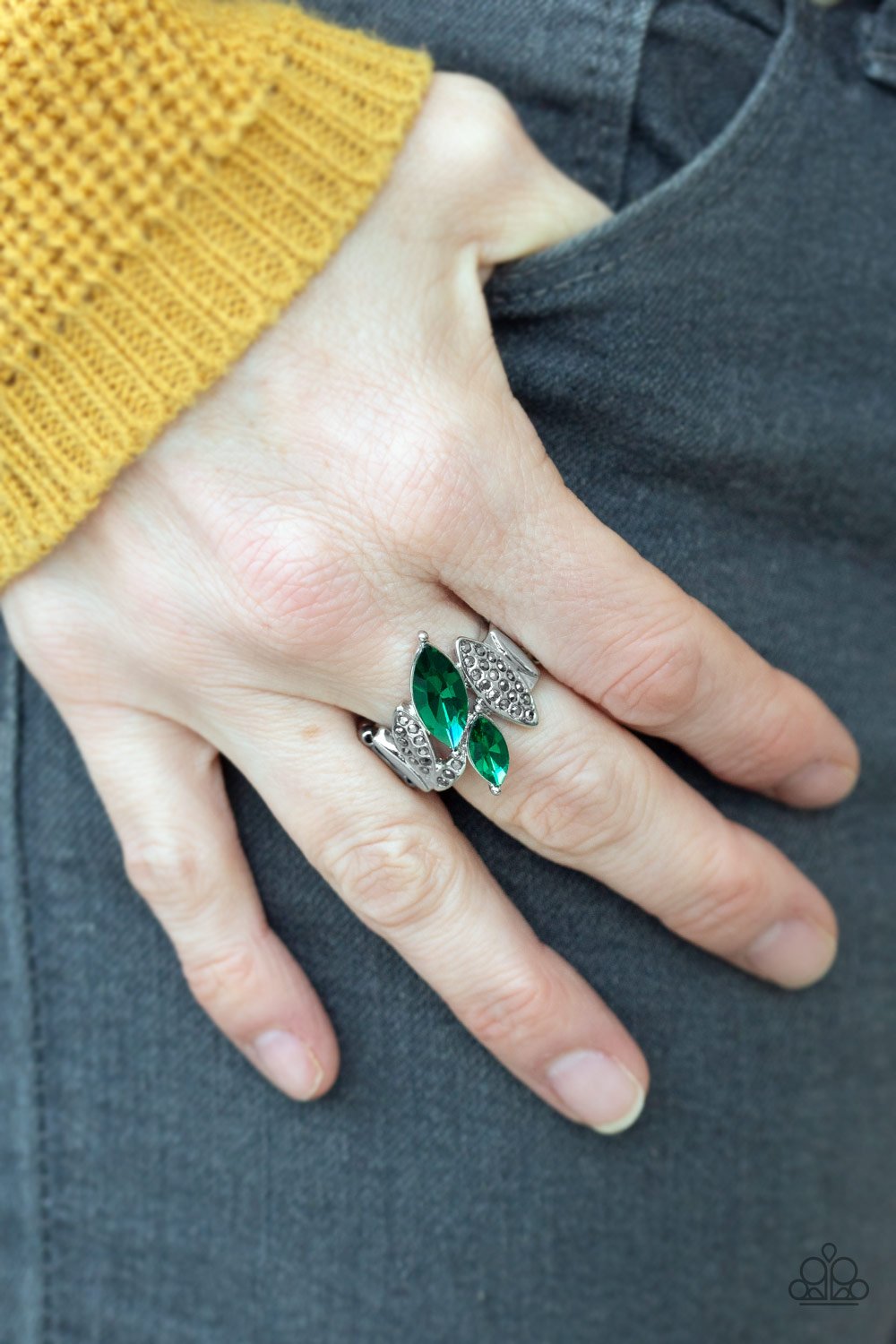 Stay Sassy-green-Paparazzi ring
