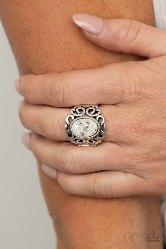 Straight to the POP! - white - Paparazzi ring