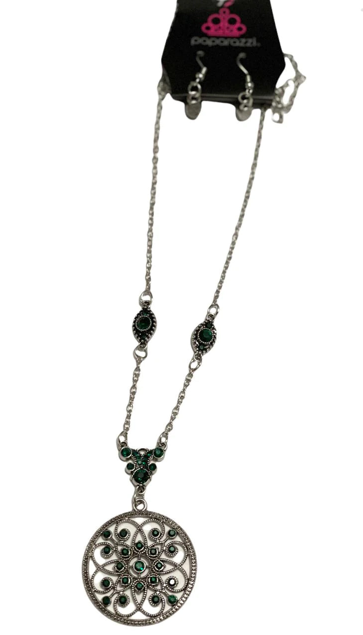 TIMELESS Traveler - green - Paparazzi necklace